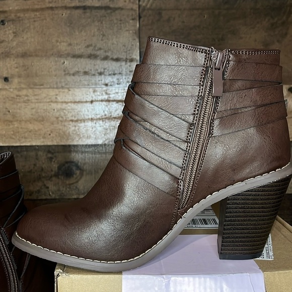 Journee Collection Strap Women's Ankle Boots - Brown Size 7.5 Wide - Picture 11 of 15